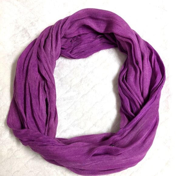 NWOT - Lightweight Soft/Muted Grape Color Infinity Scarf - Picture 7 of 8